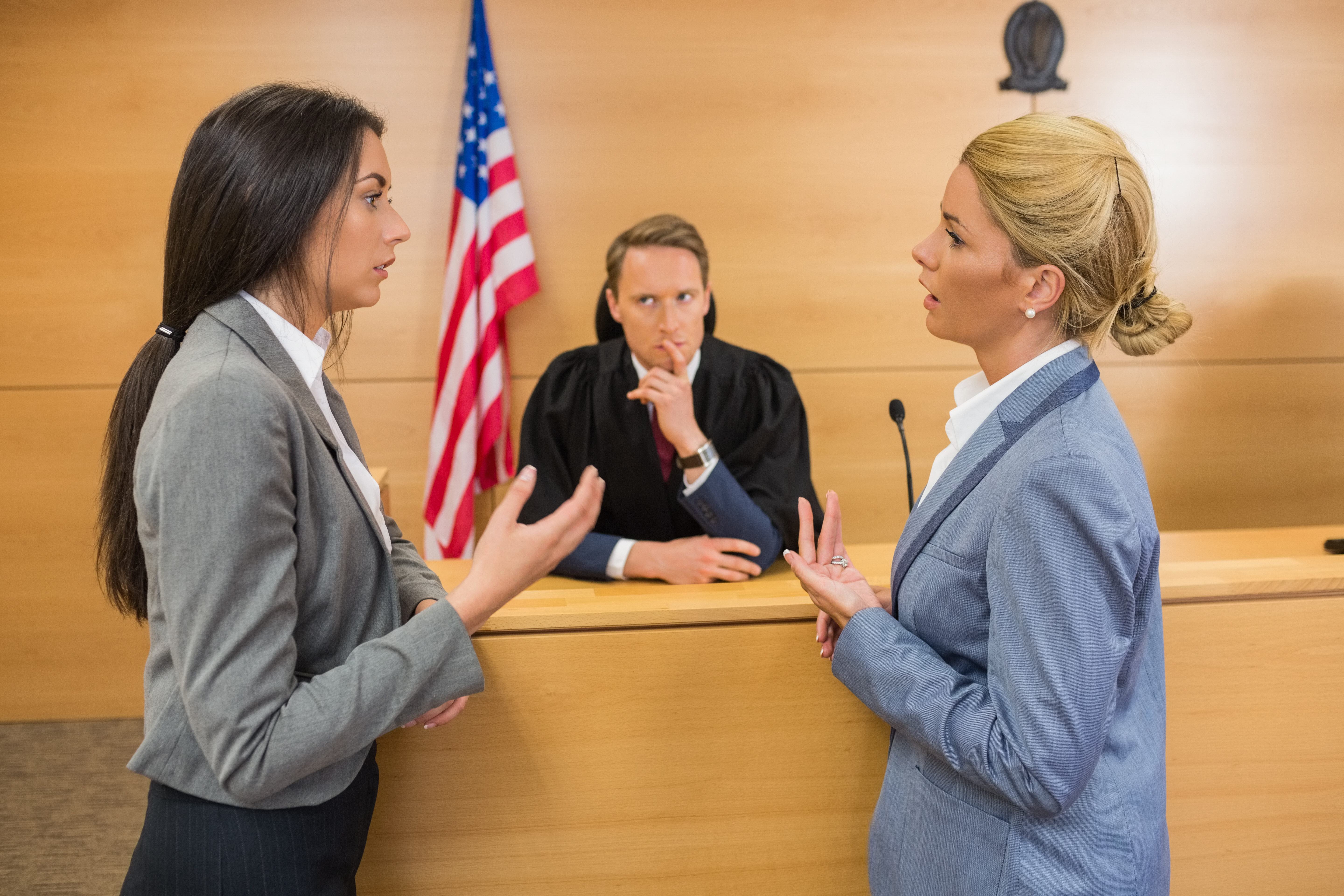 Адвокат женщина в суде